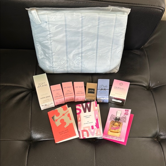 NWT Assorted Fragrance Collection with Light Blue Cosmetic Bag - Picture 1 of 6